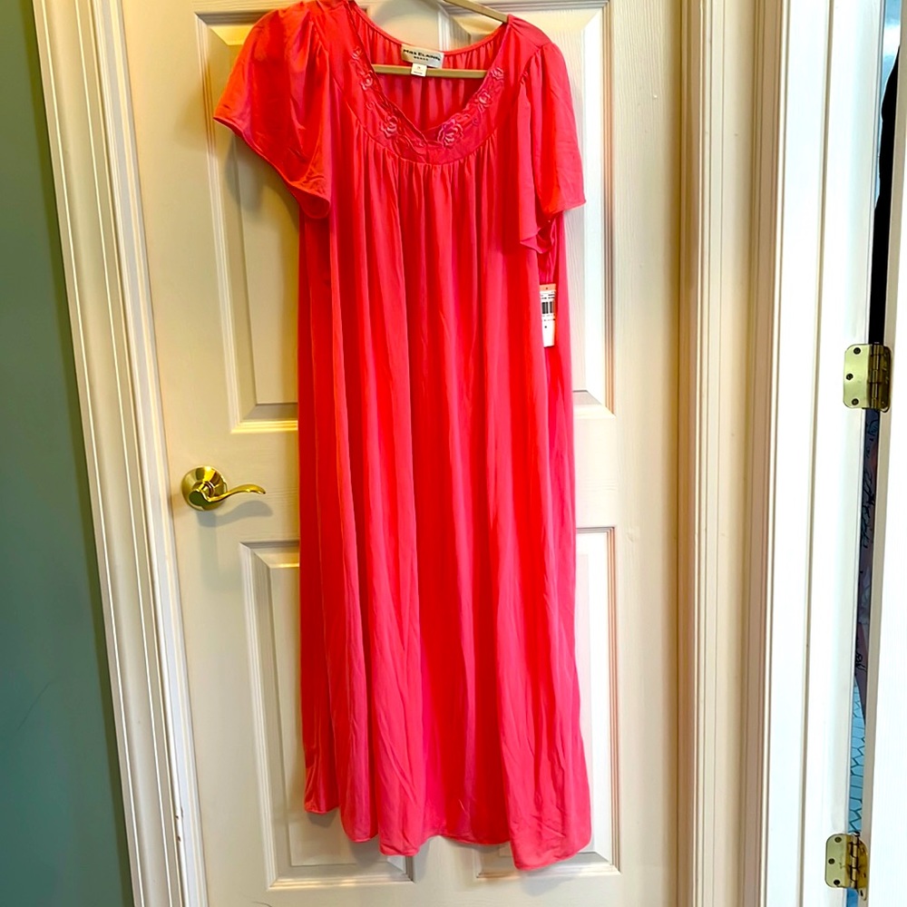 NWT Nightgown Miss Elaine Plus 3X Rose/Coral color Full length